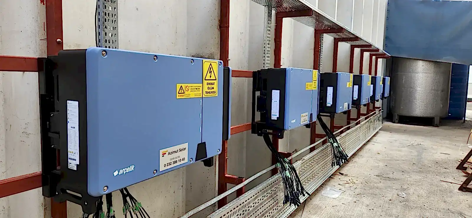 GES inverter odası — Azimut Solar endüstriyel inverter kurulumu